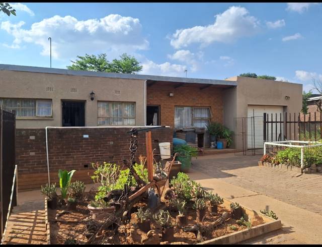 5 BEDROOM HOUSE FOR SALE IN RENSBURG